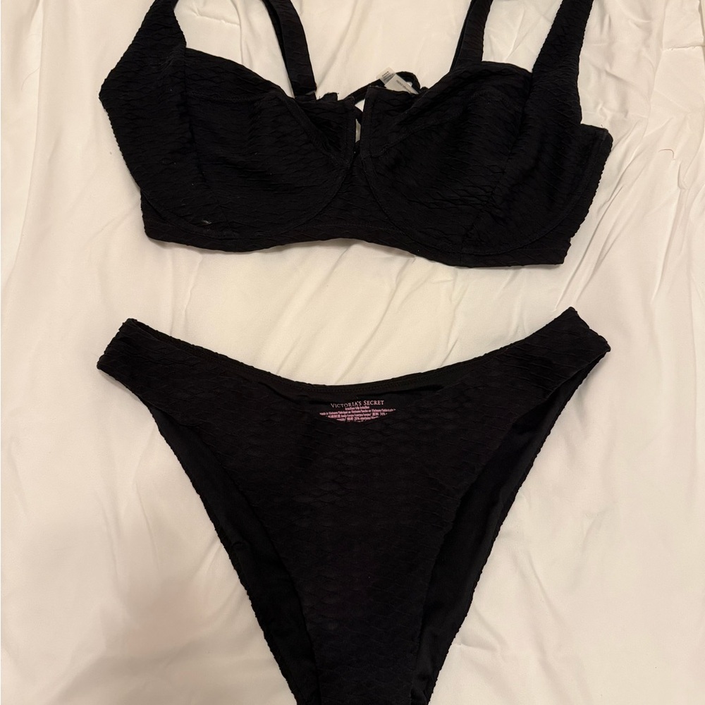 VS Textured Bikini Set of 2.5